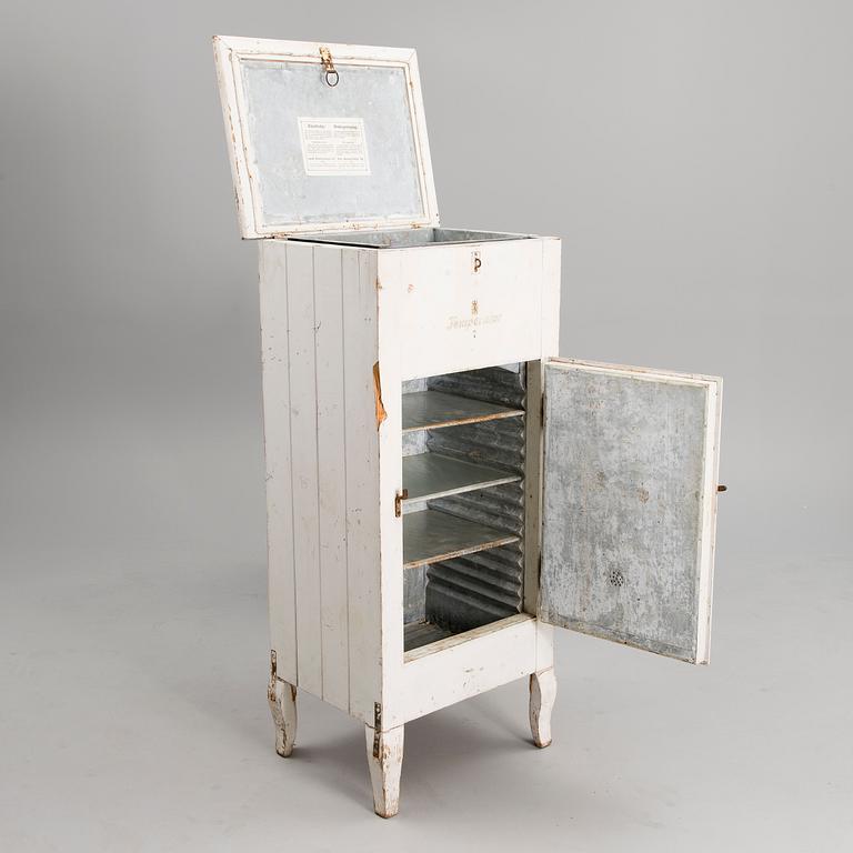 ANTIQUE ICE BOX REFRIGERATOR, "Temperator" Auran Rautateollisuus Oy, Turku, Finland 1920s.