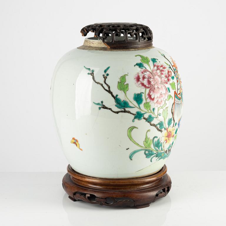 A Famille Rose porcelain ginger jar, China, Qing dynasty, 19th century.