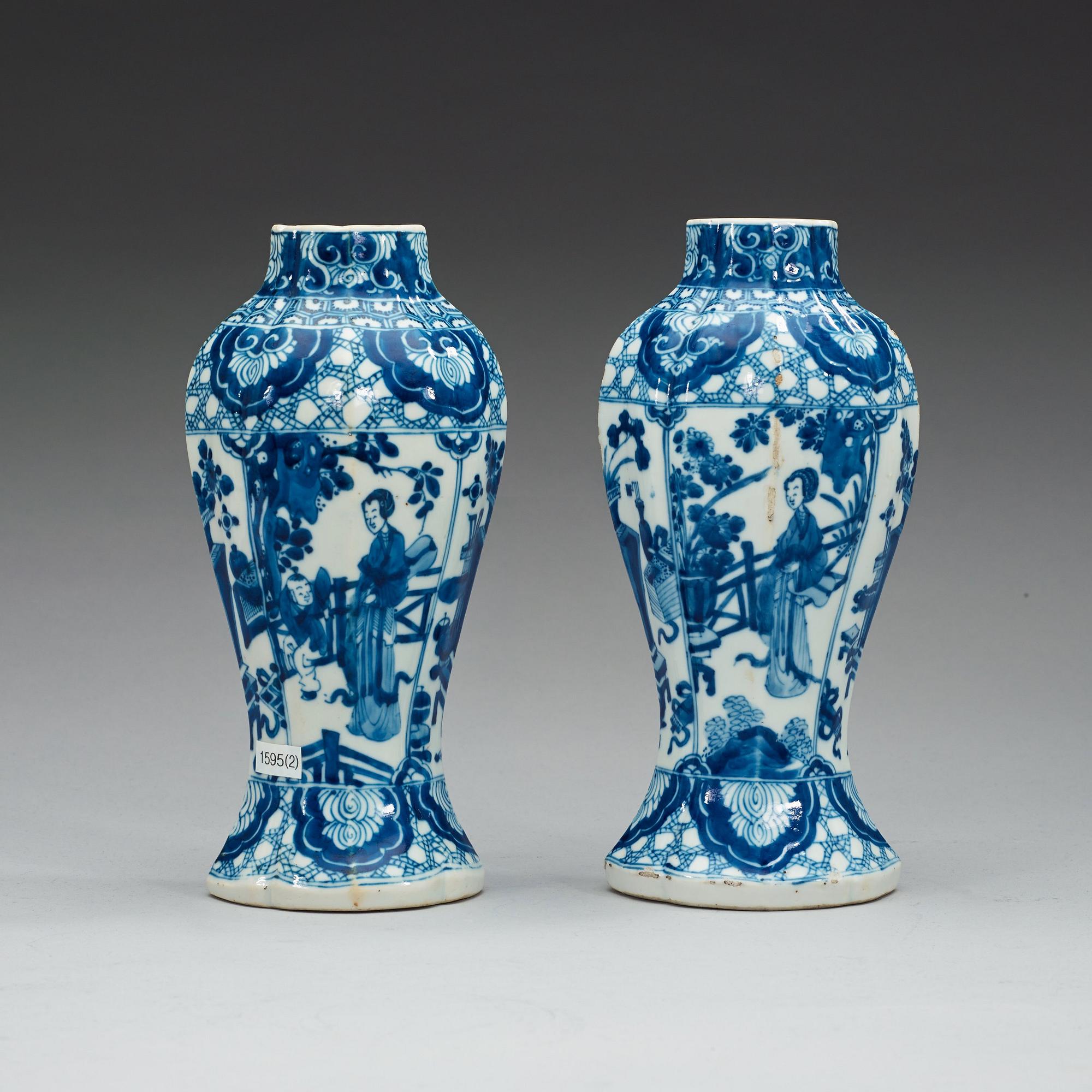 VASER, ett par, porslin. Qing dynastin, Kangxi (1662-1722).
