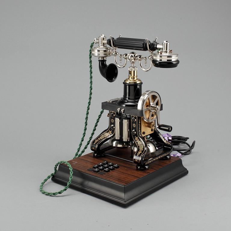 BORDSTELEFON, jubileumsmodell efter "Taxen", LM Ericsson, 1900-talets senare del.