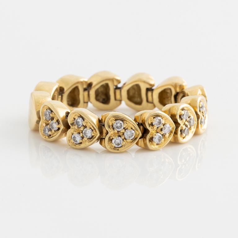 Ring in the shape of hearts with brilliant-cut diamonds.