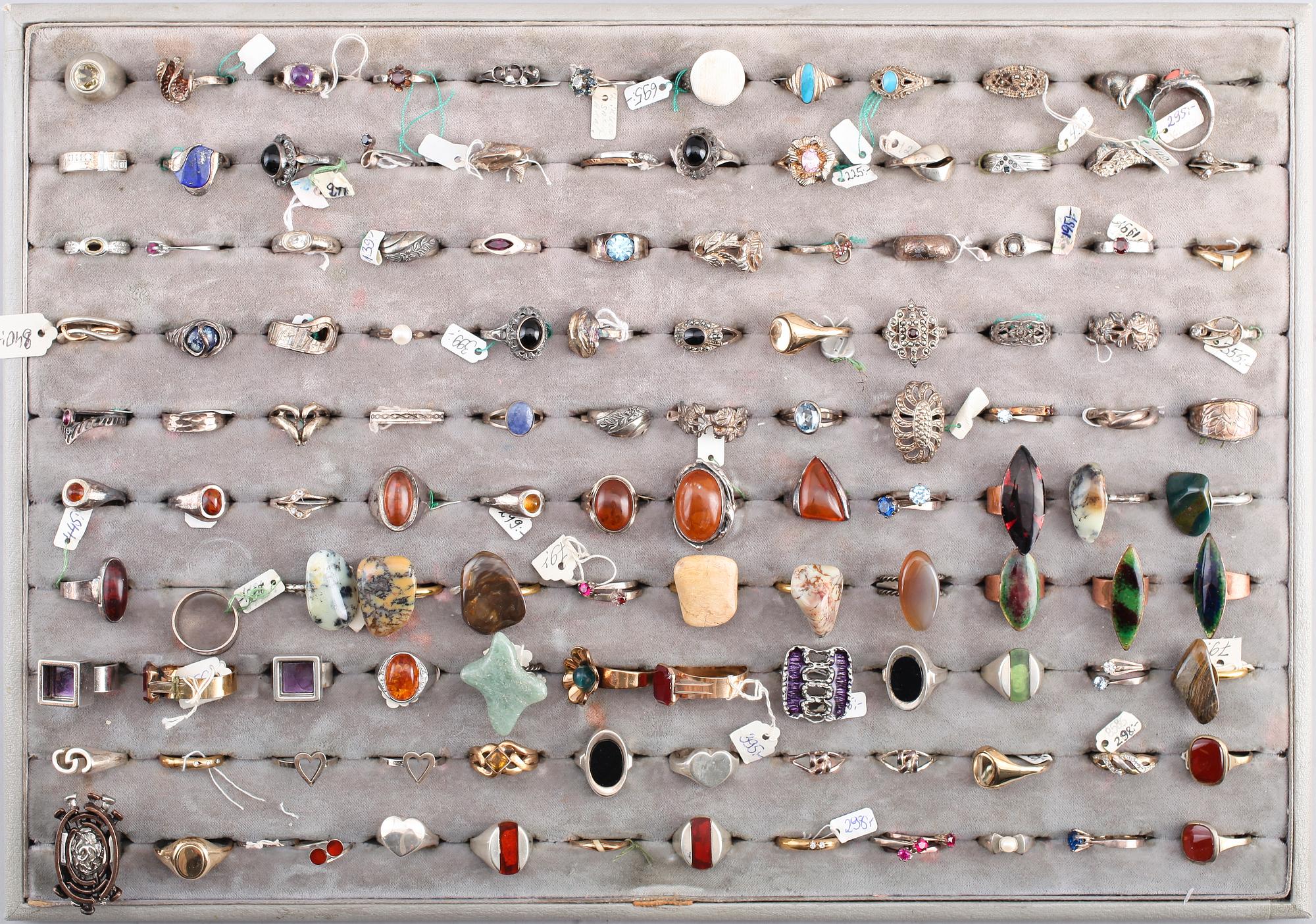 SAMLING RINGAR, flertalet i silver, 1900-talets andra hälft.