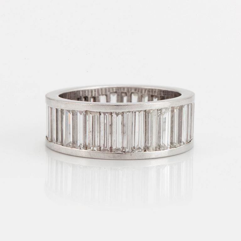 AN ETERNITY RING set with baguette-cut diamonds of graduated sizes.