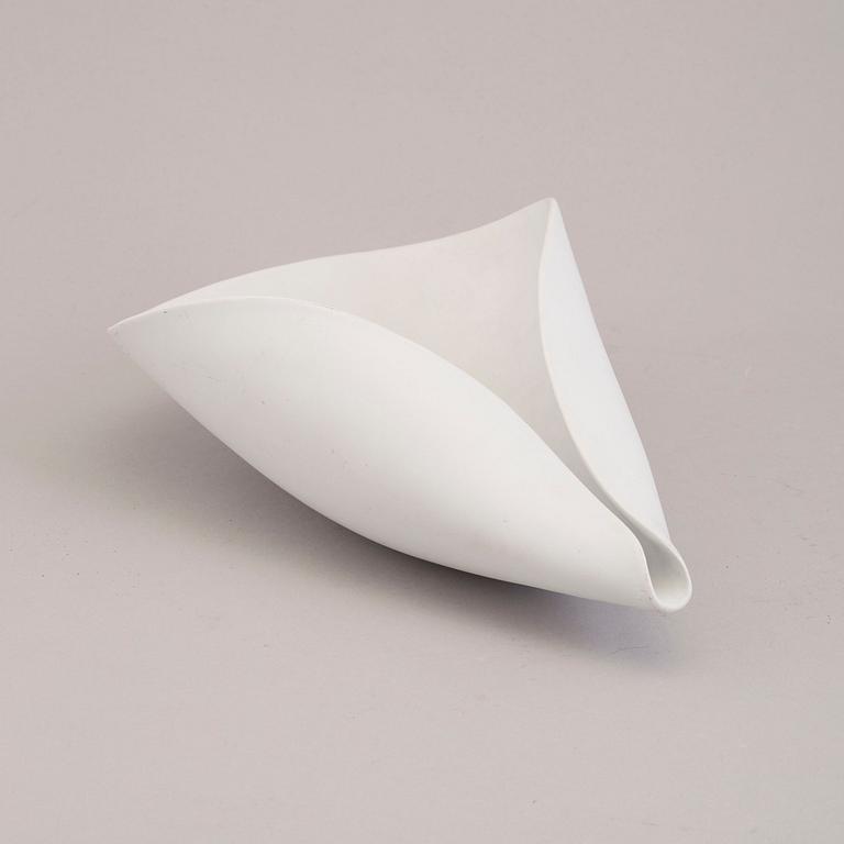 STIG LINDBERG, a 'Veckla' stoneware bowl from Gustavsberg.