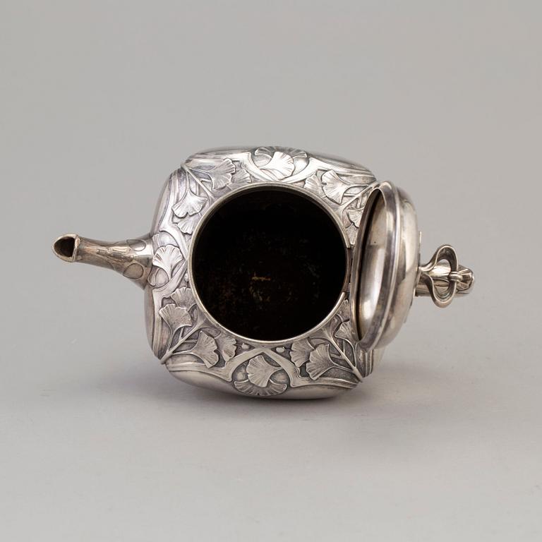 A Swedish Art Nouveau silver teapot, maker's mark CF Carlman, Stockholm, 1904.