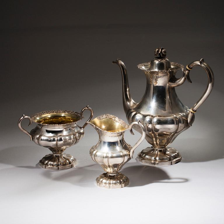 KAFFESERVIS, 3 delar, silver, Uusi Kultaseppä ab, Helsingfors 1929. Vikt 1495,7 g.