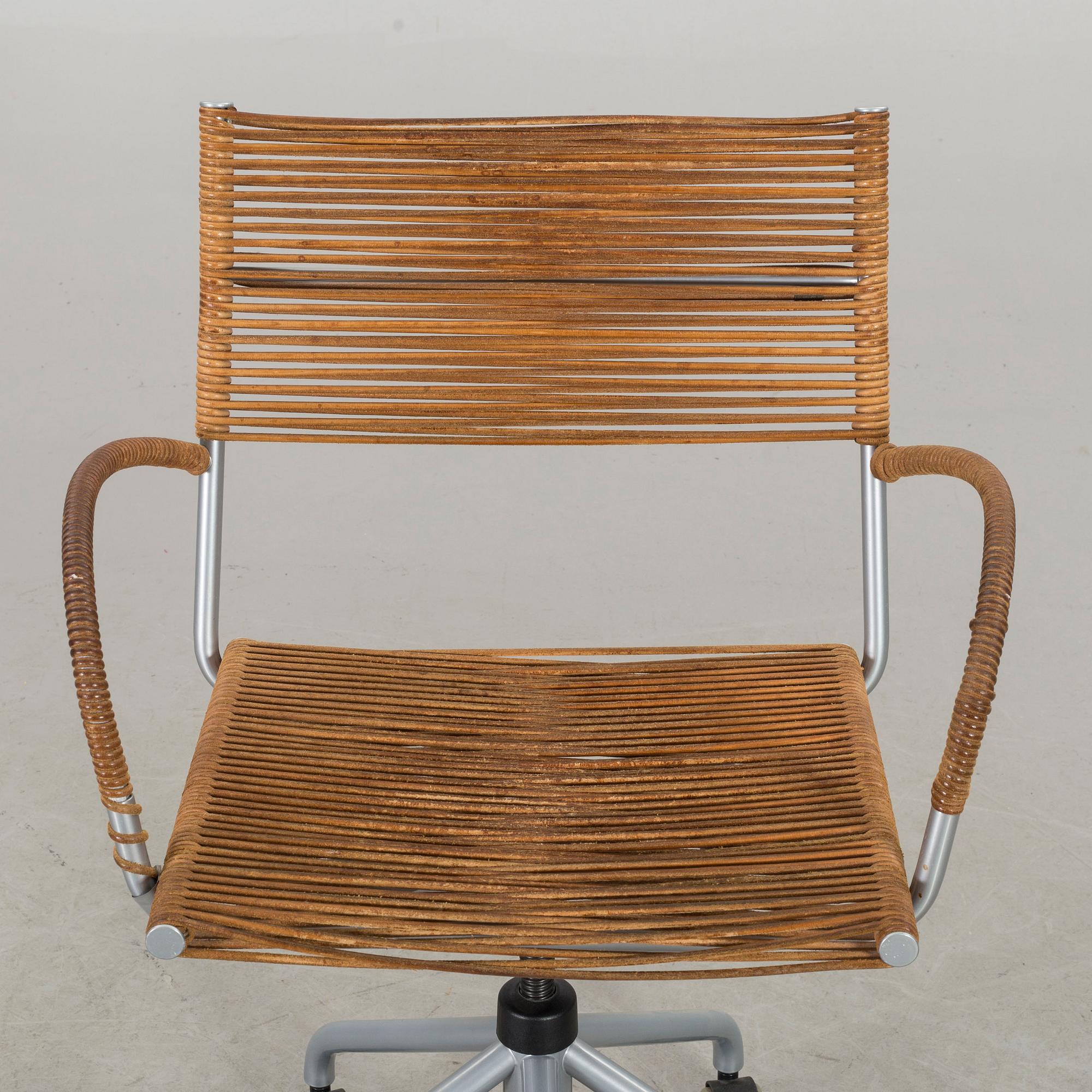 TITO AGNOLI skrivbordsstol "Miss B4", för Pierantonio Bonacina, Italien 1900-talets senare del.