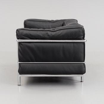 An 'LC3' easychair by Le Corbusier for Cassina.