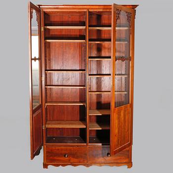 BOKSKÅP, 1800-talets mitt/andra hälft.