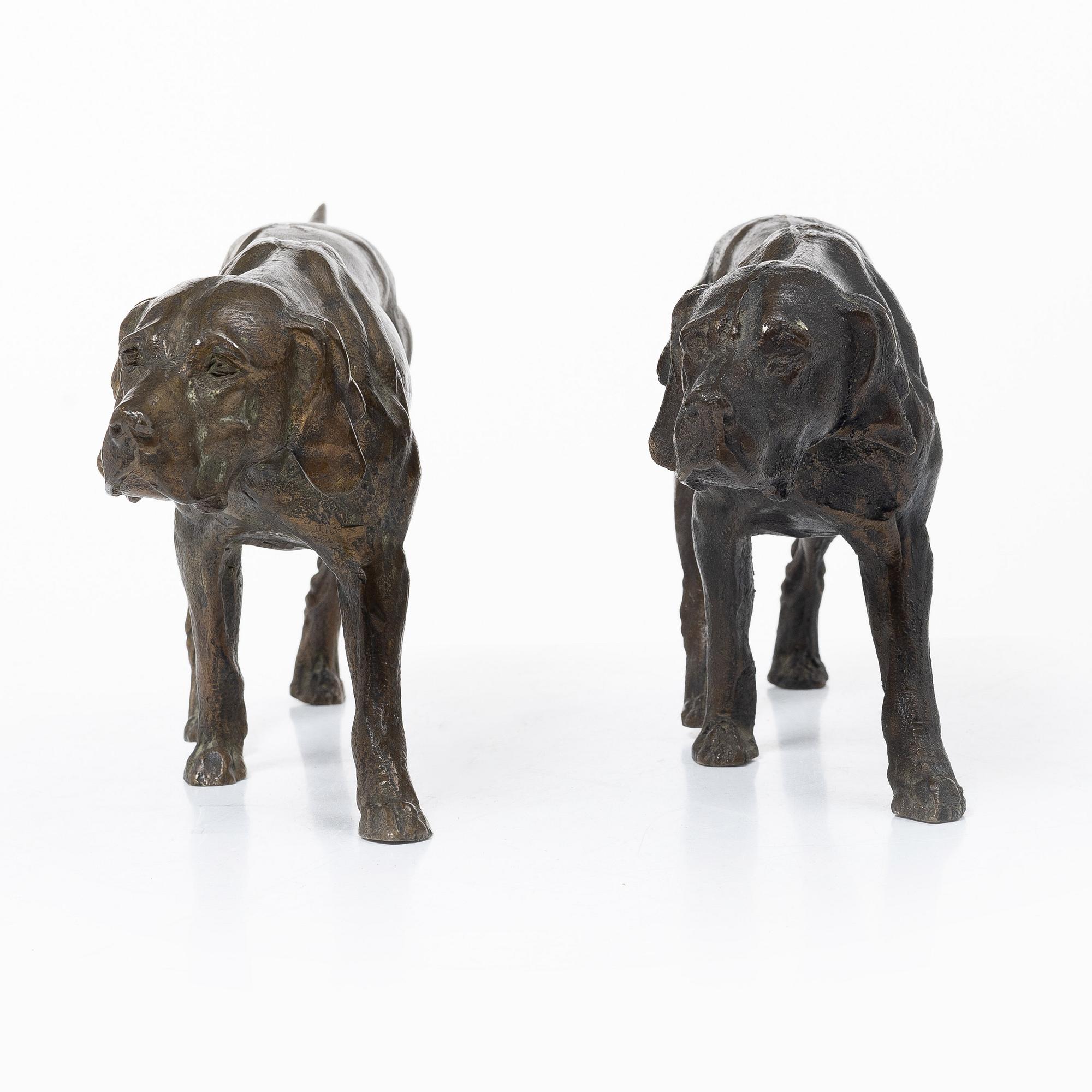 Two dogs.
