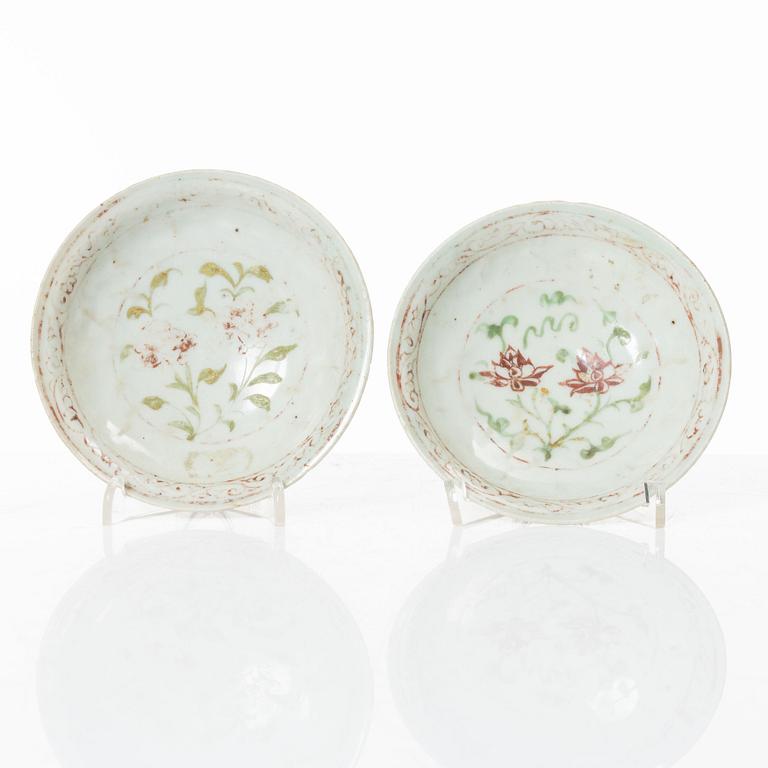 A pair of small Chinese porcelain dishes, Ming dynasty (1368-1644).