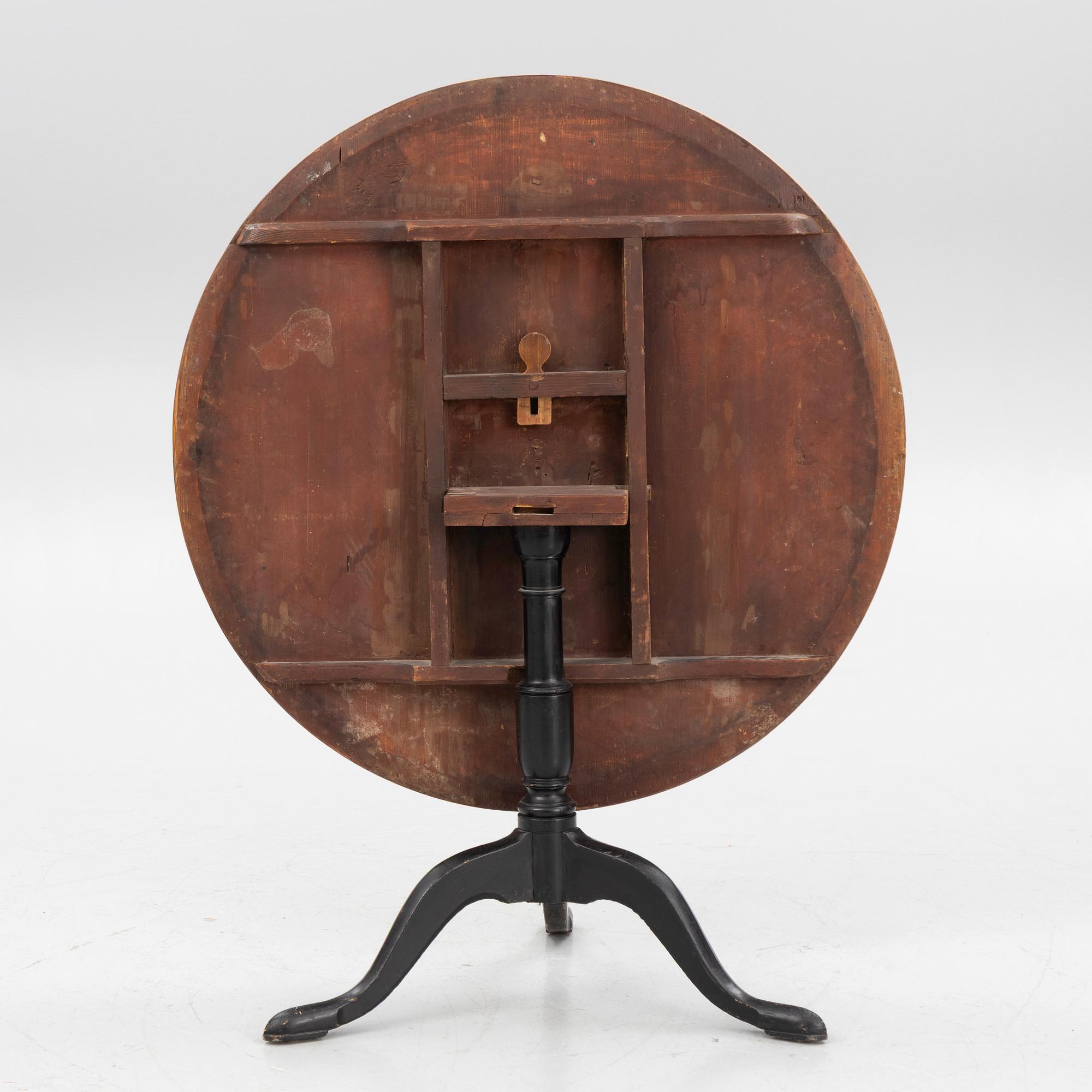 Folding table, alder root veneer circa 1800.