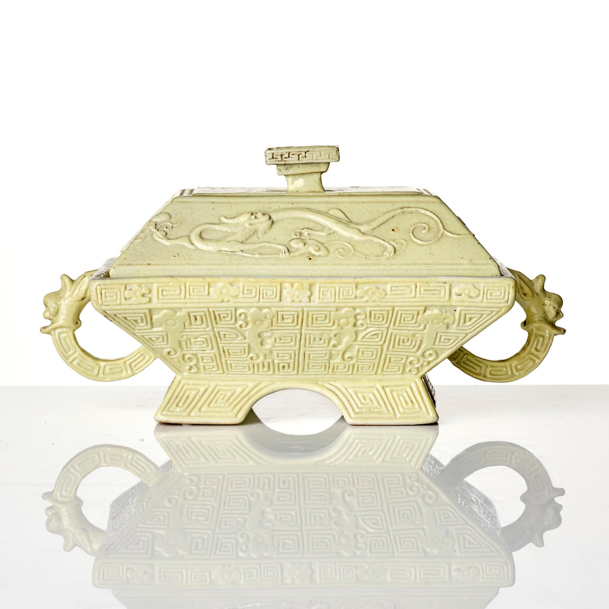 An archaistic porcelain vessel with cover, Qing dynasty with Guangxu six character mark and of the period (1875-1908).