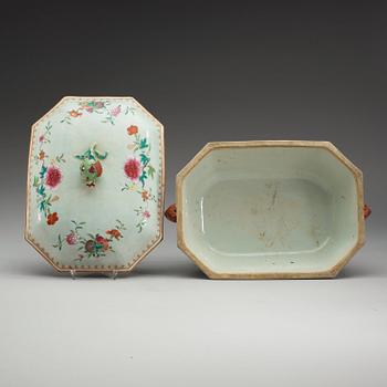 A famille rose tureen with cover, Qing dynasty, Qianlong (1736-95).