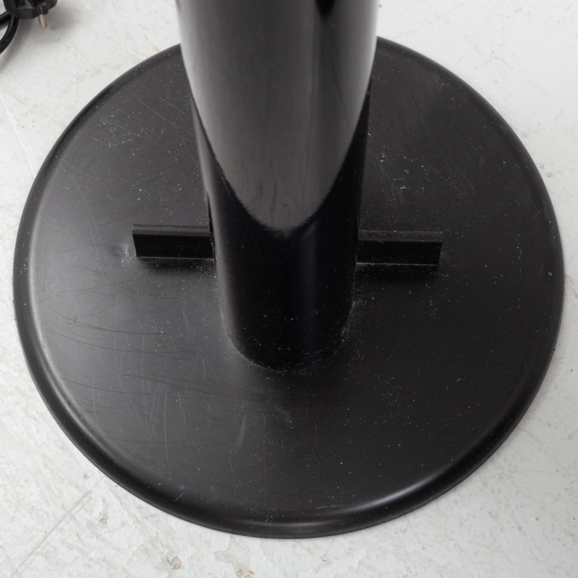 Gianfranco Frattini, golvlampor, ett par, "Megaron", Artemide, modellen formgiven 1979.