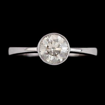 RING, 18K vitguld, solitär briljantslipad diamant ca 1.13 ct.