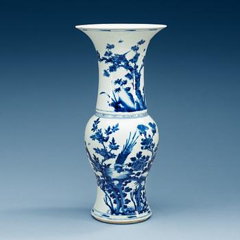 1711. A blue and white vase, Qing dynasty, Kangxi (1662-1722).