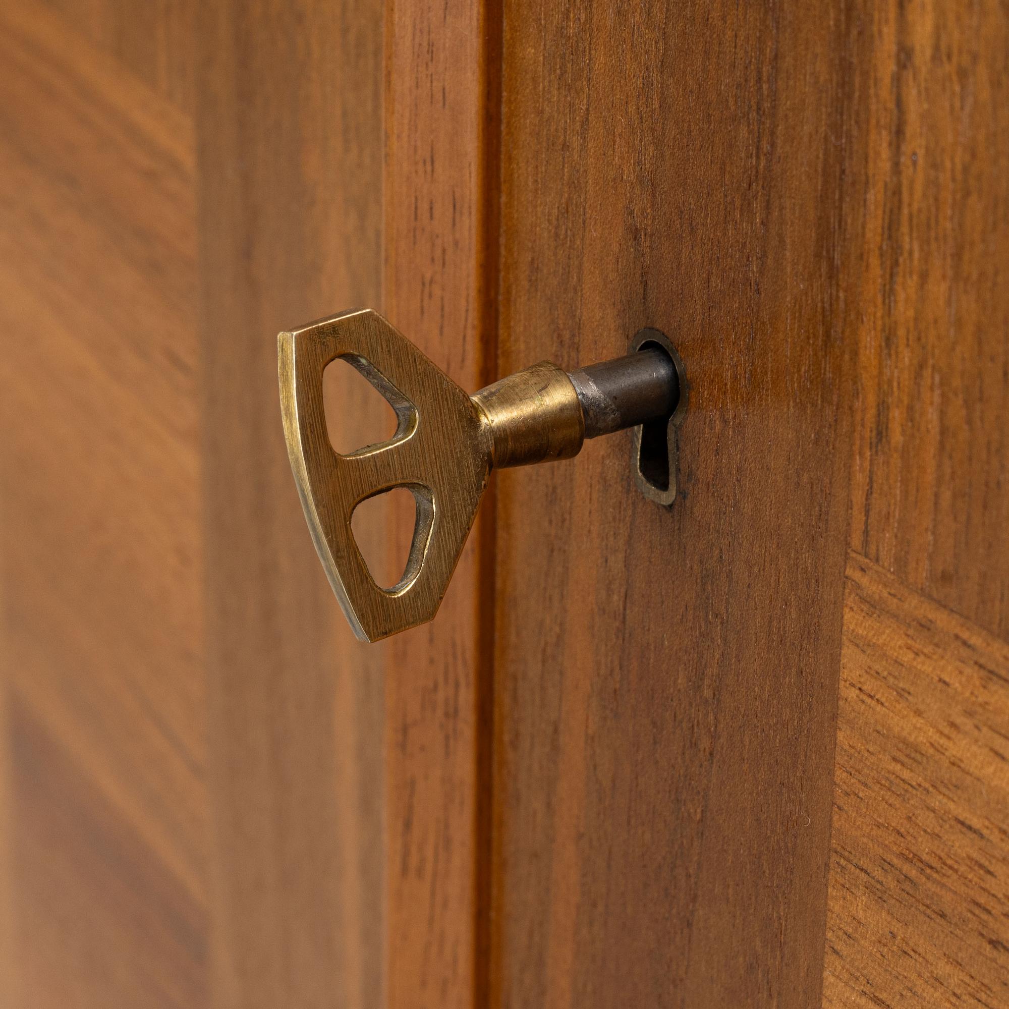 Carl Malmsten, skåp, "Klinte", Åfors Möbelfrabrik, 1900-talets andra hälft.