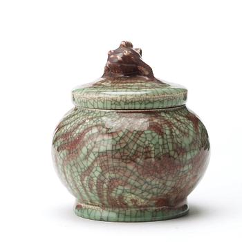 Gunnar Nylund, a glazed stoneware jar and cover, Bing & Grøndahl, Denmark 1920's.