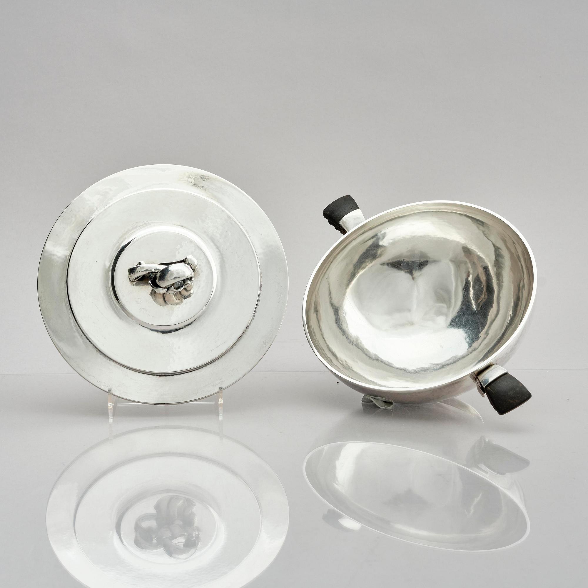 Georg Jensen, a sterling silver tureen with lid, model no 547A, design by Harald Nielsen, Copenhagen 1925-1932.
