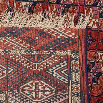 A Tekke carpet, c. 305 x 225 cm.