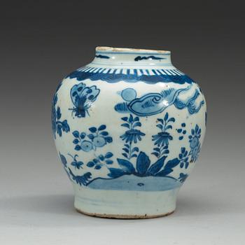 KRUKA, porslin. Ming dynastin, 1600-tal.