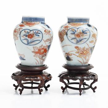A pair of Japanese imari porcelain jars, 19th century.