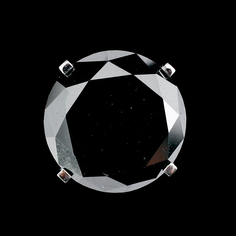 RING, 18 k vitguld, solitär svart briljantslipad diamant ca 18.40 ct.