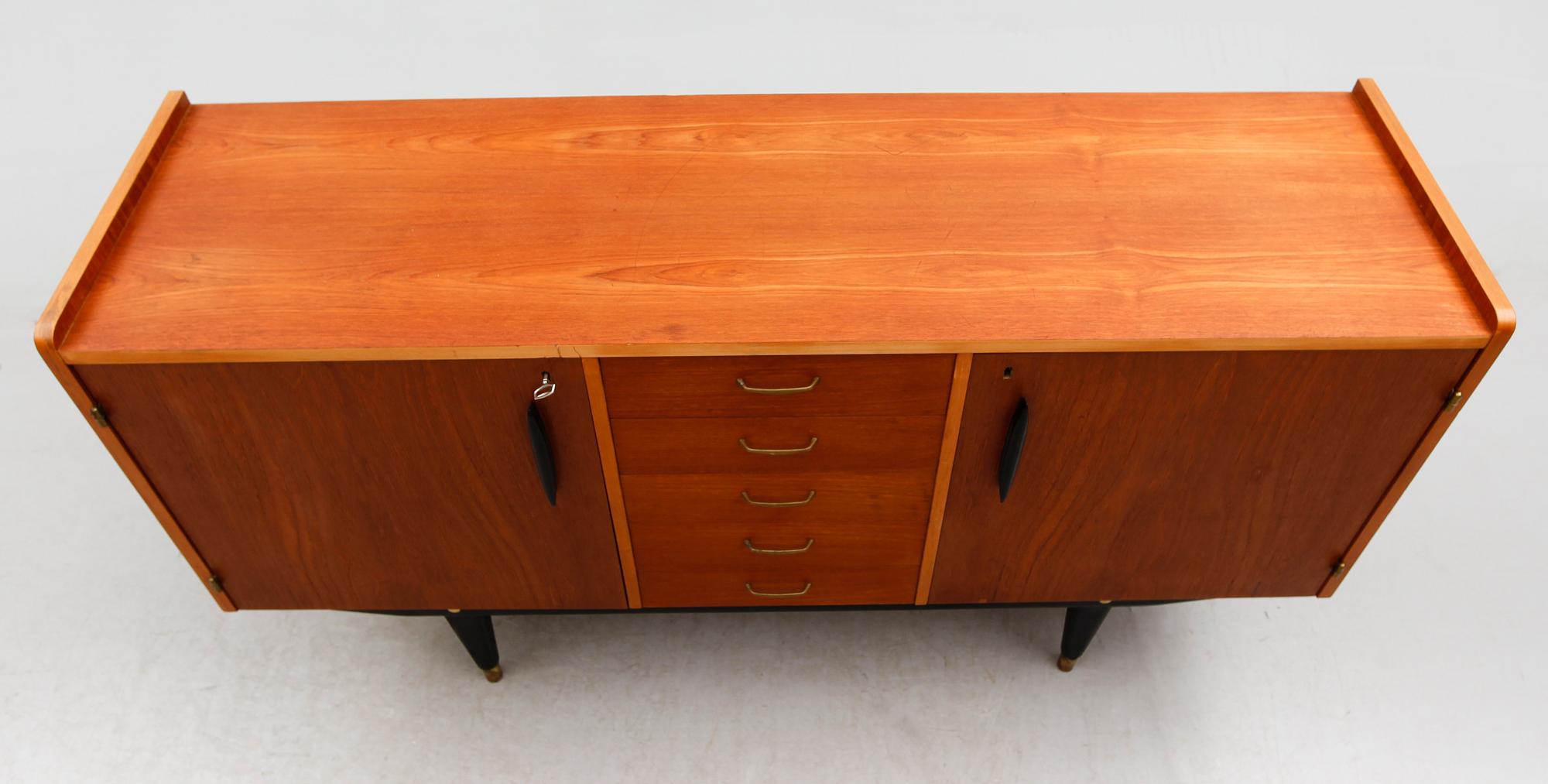 SIDEBOARD, 1900-talets mitt.