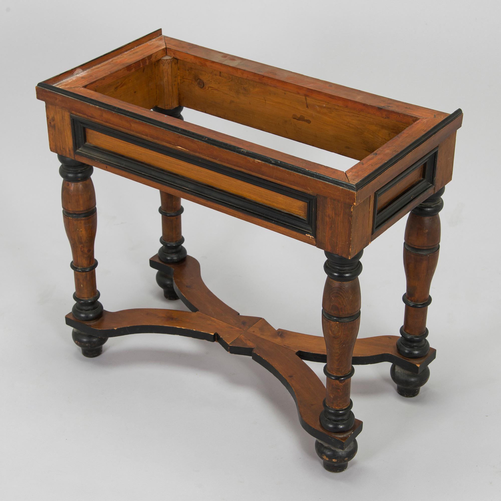 Kaappi/kabinettikaappi, barokkityyli, 1800/1900-luku.