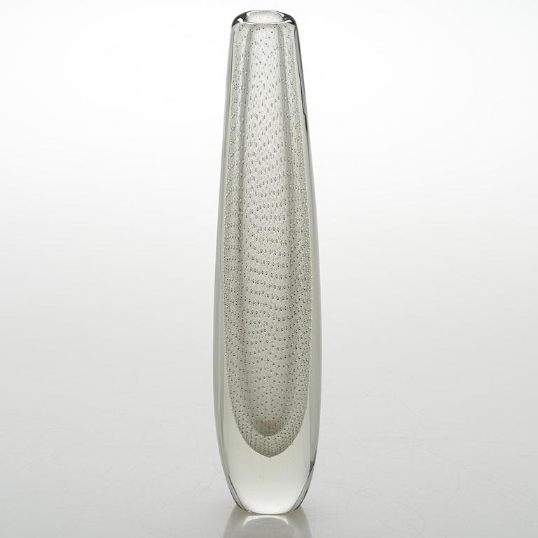 GUNNEL NYMAN, A glass vase signed G. Nyman Nuutajärvi Notsjö. Mid 20th century.