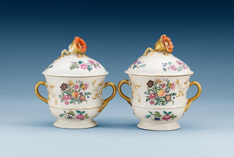 A pair of famille rose cups with covers, Qing dynasty, Qianlong (1736-95).