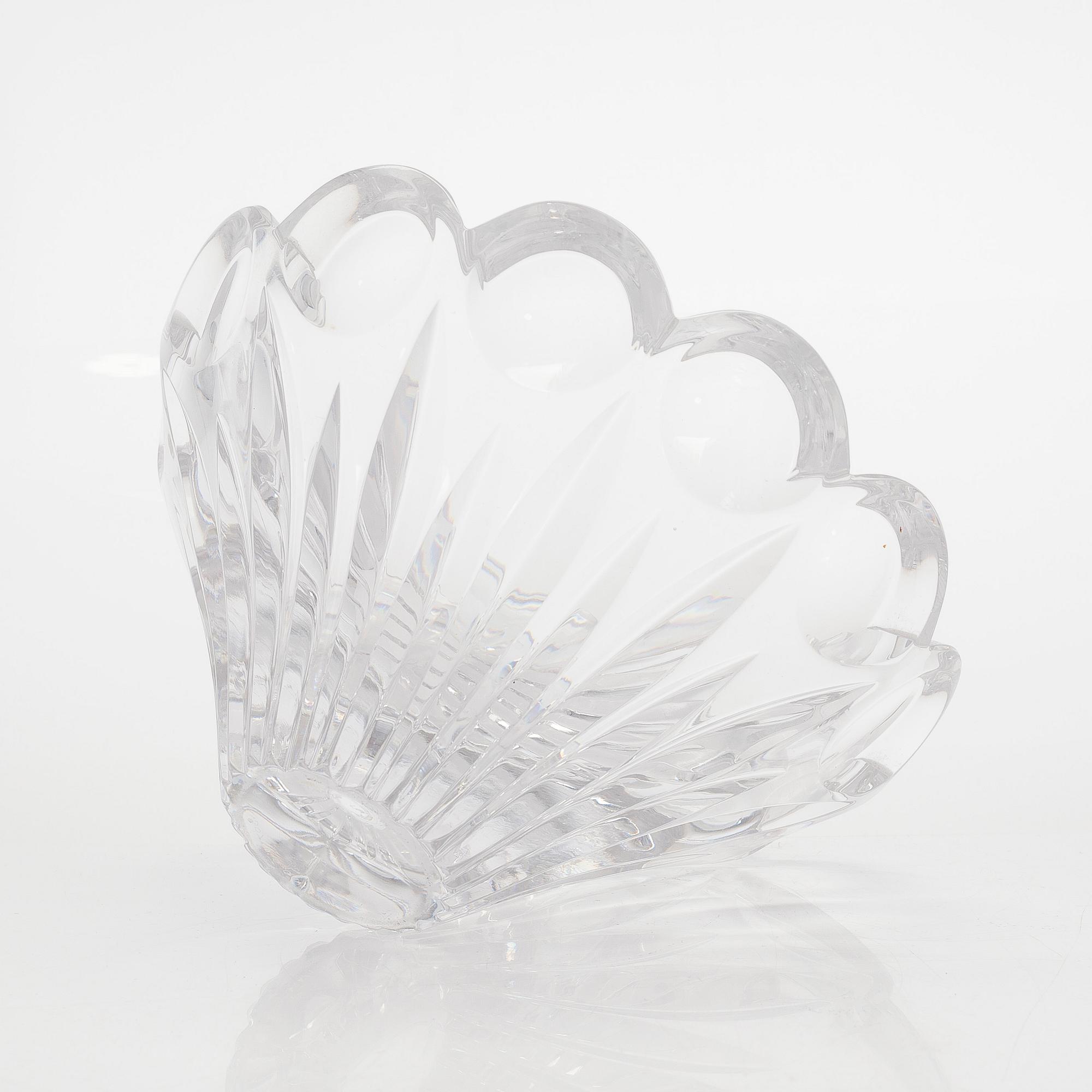 Aimo Okkolin, A cut crystal glass vase, bowl, model 6553, signed Aimo Okkolin Riihimäen Lasi oy.