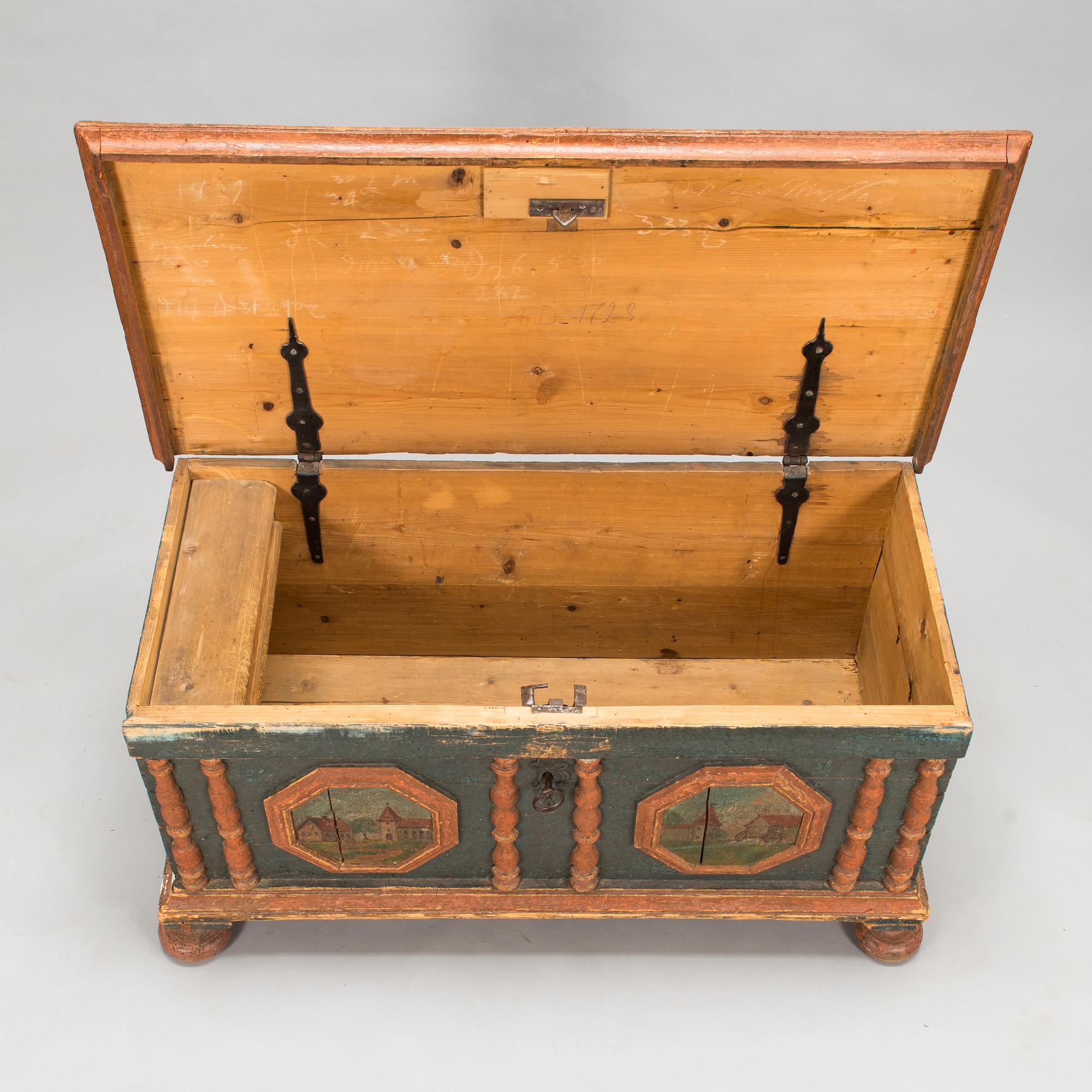 An 18th century Baroque style cassone/ chest.