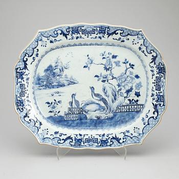 STEKFAT,  2 st, porslin, Kina, Qingdynastin, Qinalong, 1700-tal.