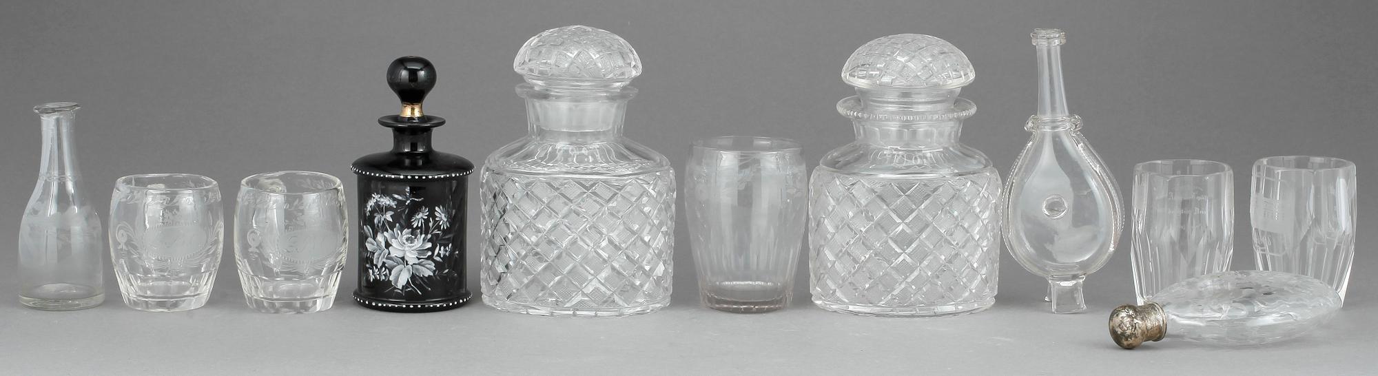 PARTI FLASKOR och GLAS, 11 st, glas, 1700-1800-tal.