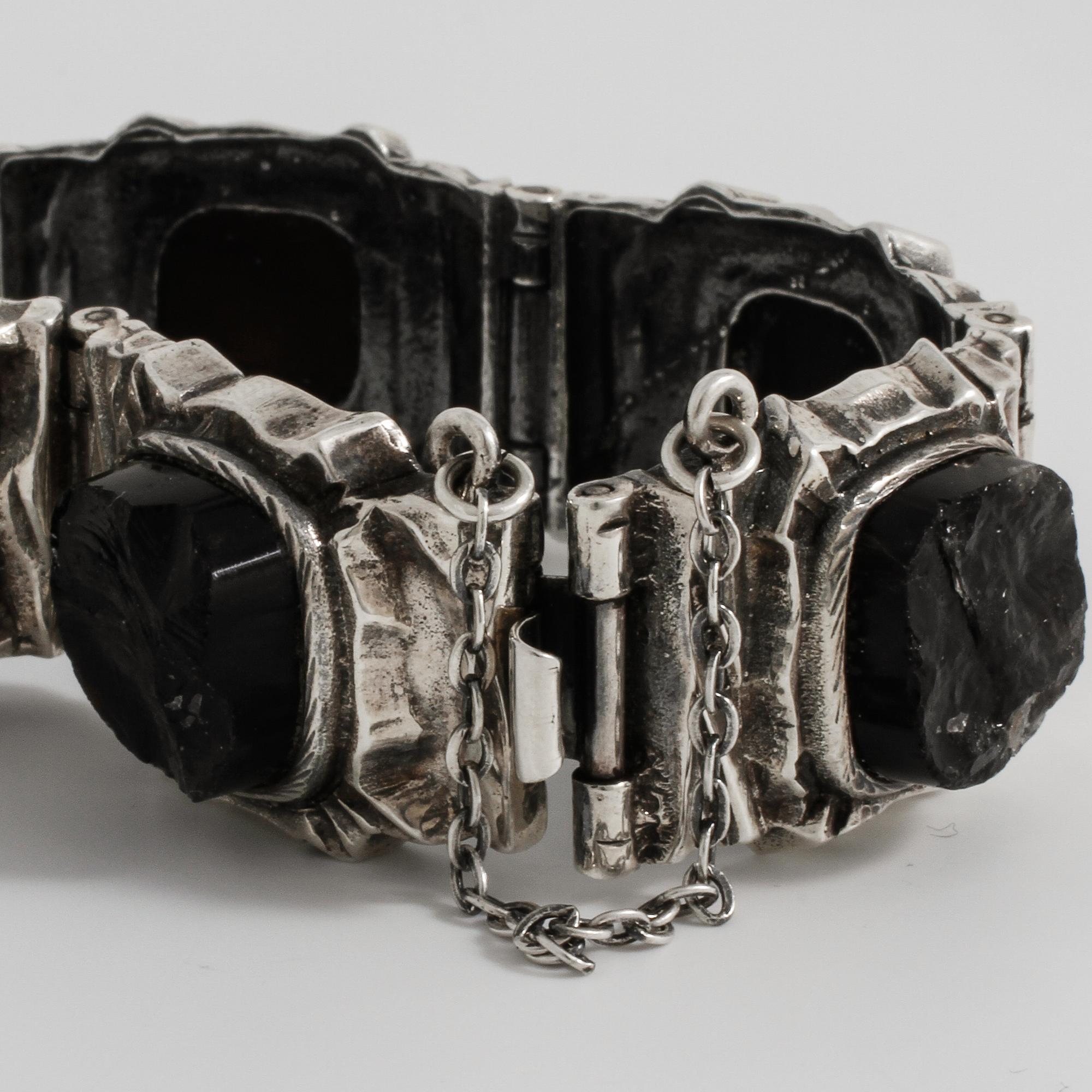 PENTTI SARPANEVA, Turku, 1973, a obsidian bracelet.