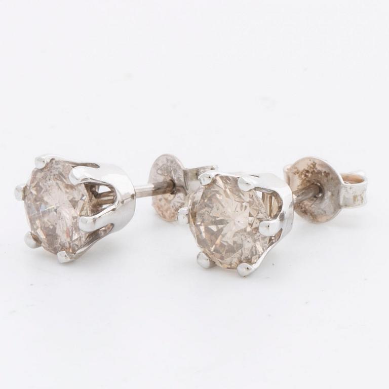 ÖRHÄNGEN 14K vitguld m 2 briljanter ca 1,5 ct totalt ca N-O , very light brown, Inclusions.