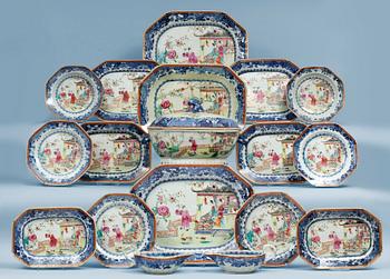 1382. SERVIS, 52 delar, kompaniporslin. Qing dynastin, Qianlong (1736-95).
