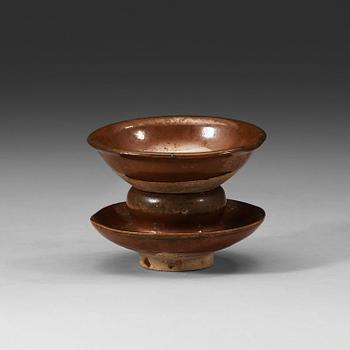 254. Cup with stand, glaced in russet brown, Song dynasty (960-1279).