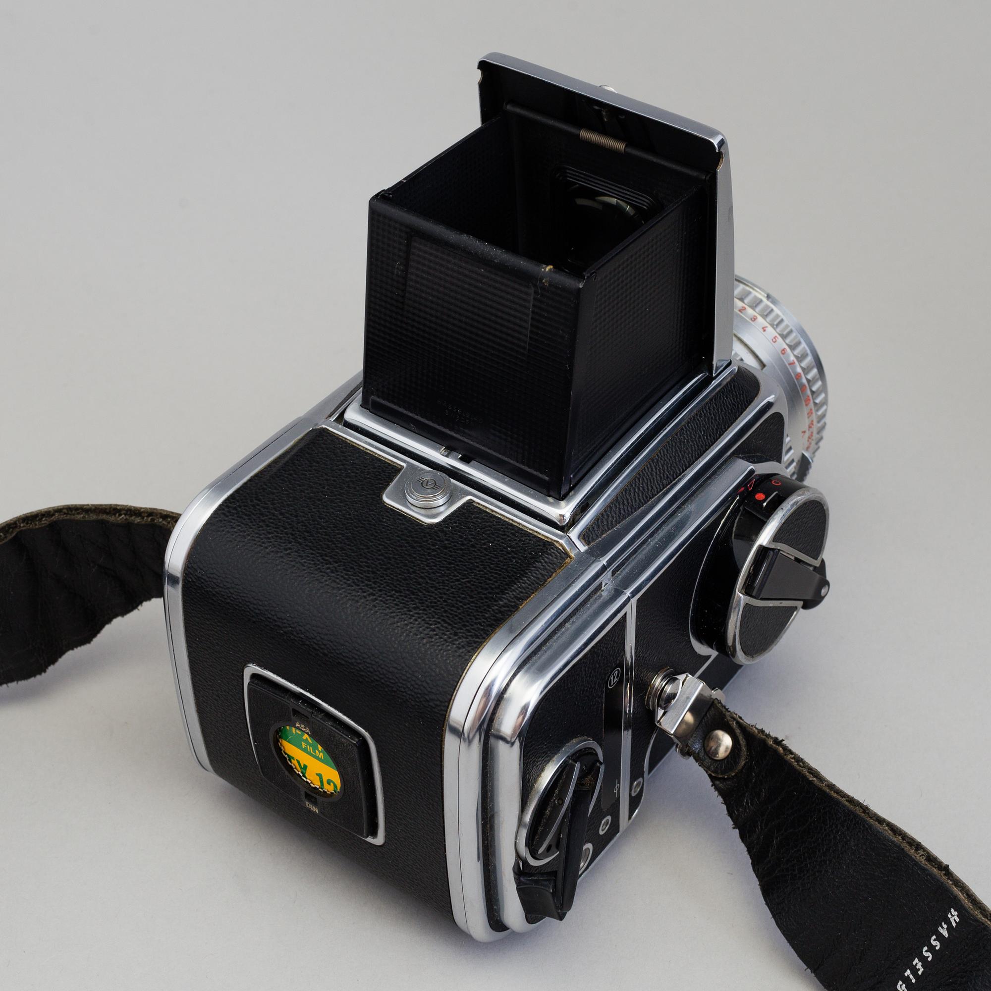 Hasselblad 500/C Camera no TI54816 with from 1964 with five lenses inluding a chrome S-Planar 1:5:6 f=120.