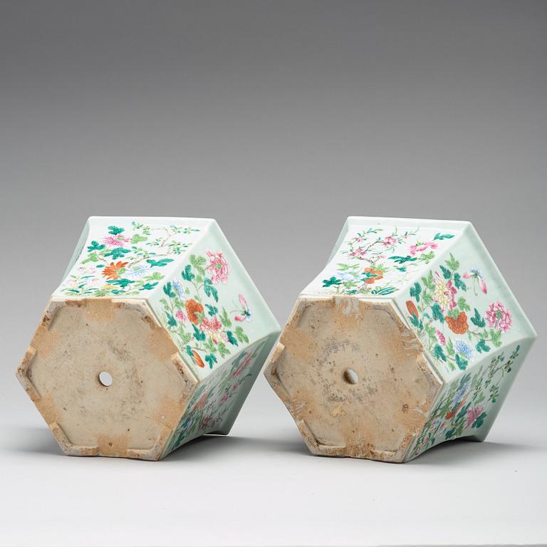 A pair of famille rose flower pots, Qing dynasty, 19th Century.