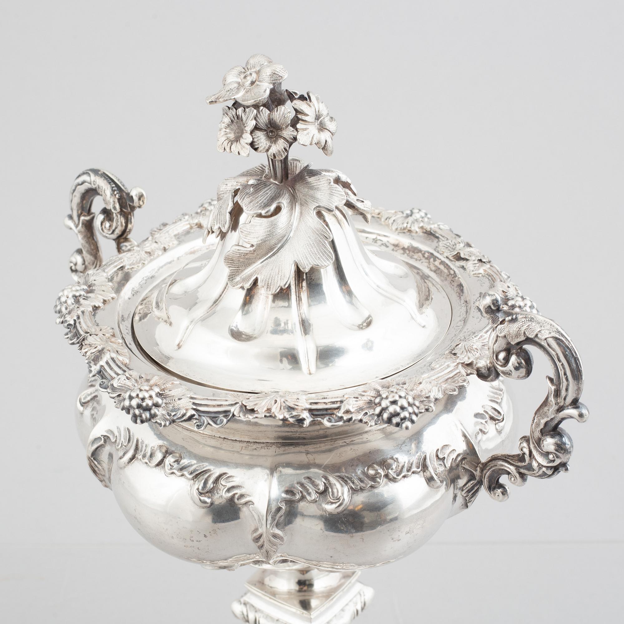 Petter Wigren, strösockerskålar med lock, ett par, silver, Malmö 1851.