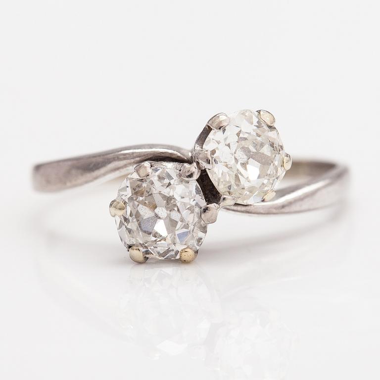 An 18K white gold ring with old-cut diamonds ca. 0.90 ct in total. Import marked Westerback, Helsinki 1974.