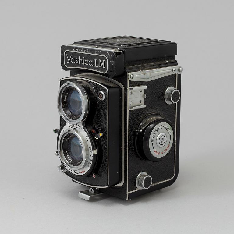 A Japanese 1950´s / 1960´s Yashica LM camera no 113838 with light meter and Yashikor 1:3,5 f=80 mm lens.