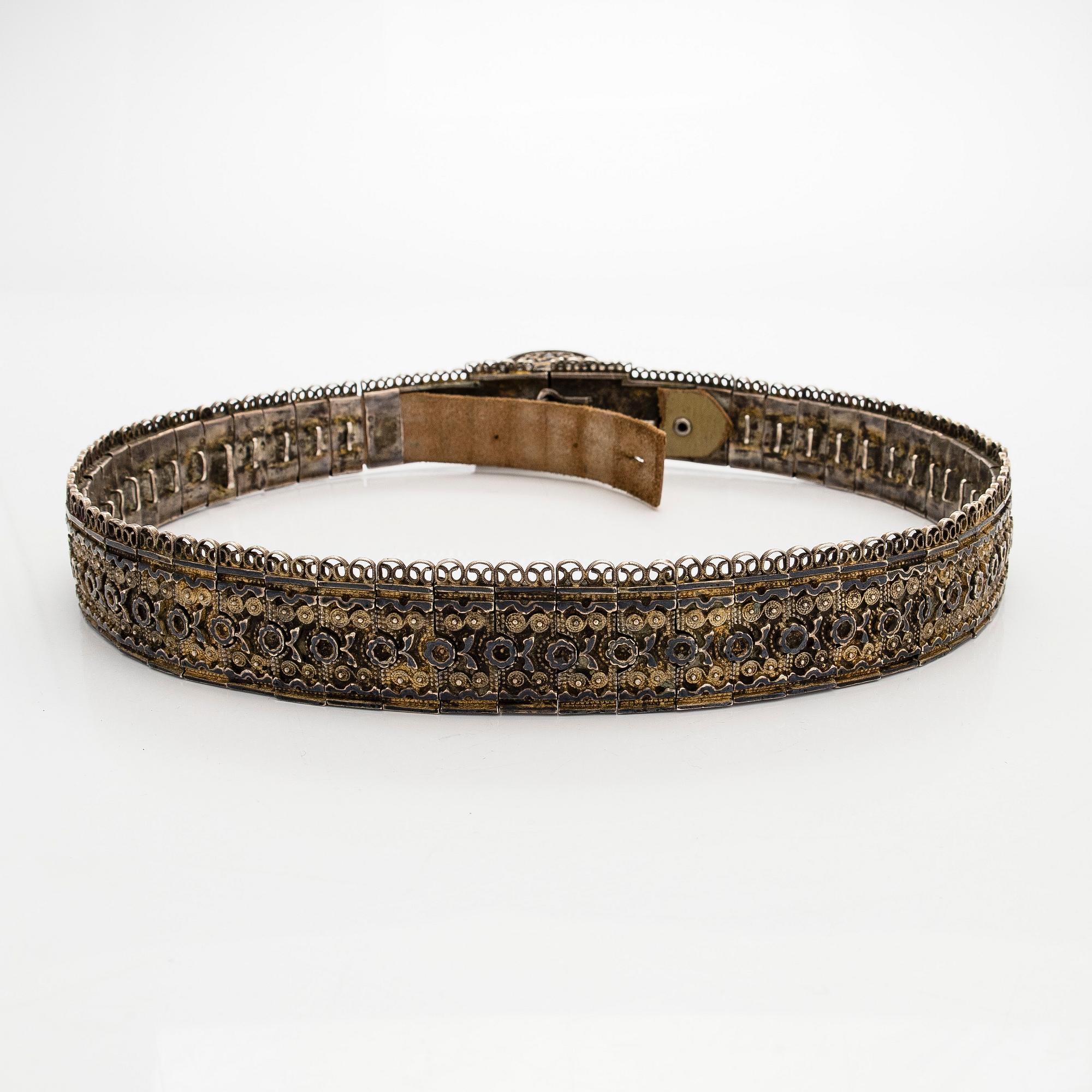 A Caucasian parcel-gilt costume belt with niello decor, 1908-26.