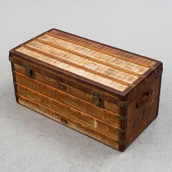 LOUIS VUITTON, a French travel trunk, late 19th Century.