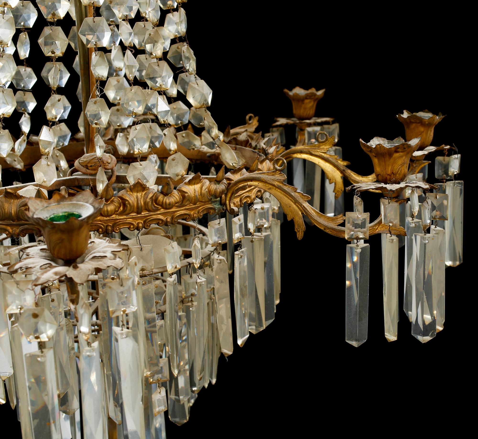 A chandelier from late 19th century.
