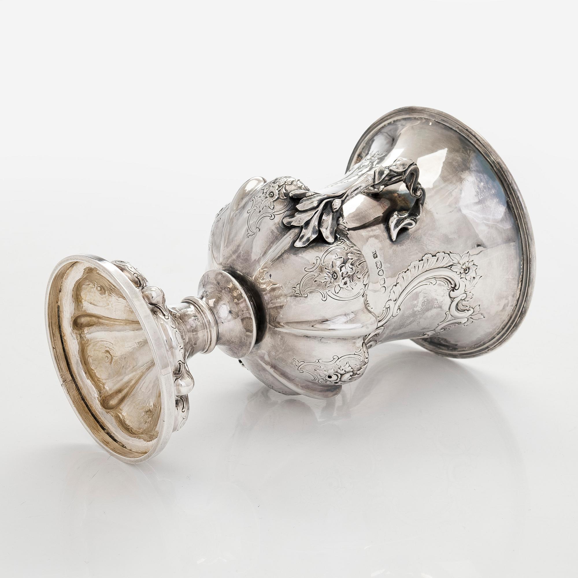 A Victorian sterling silver cup, maker's mark of Benjamin Smith III, London 1838.