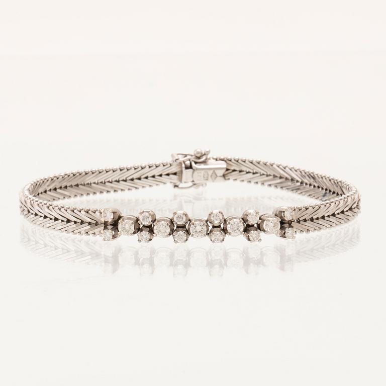 Bracelet 18K white gold with round brilliant cut diamonds.